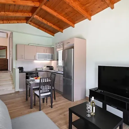 Cosy Halipoma-tilemahos Into Town Close *